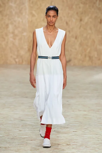 Look 10